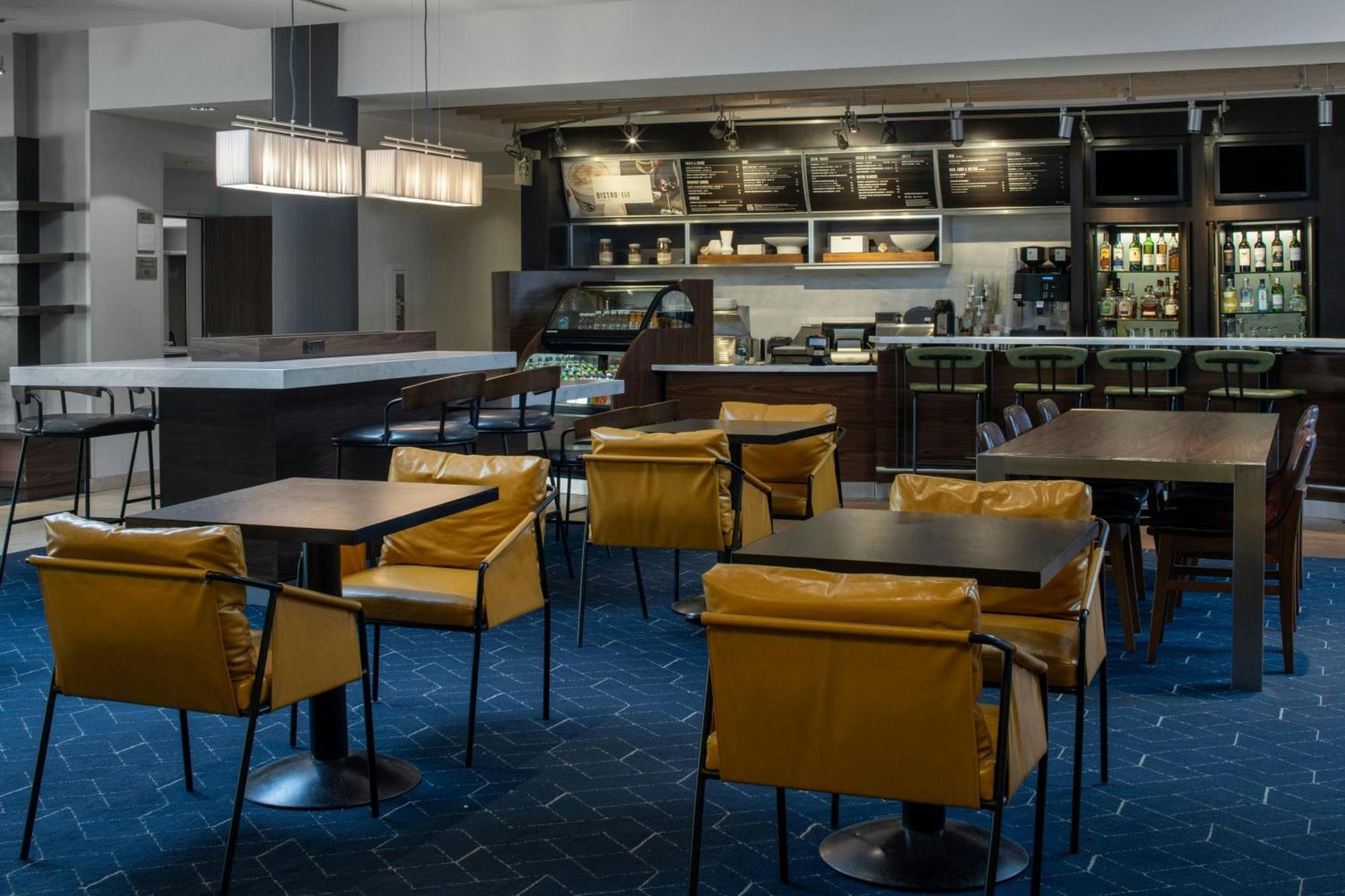 Courtyard By Marriott Jackson Airport/Pearl Hotell Exteriör bild