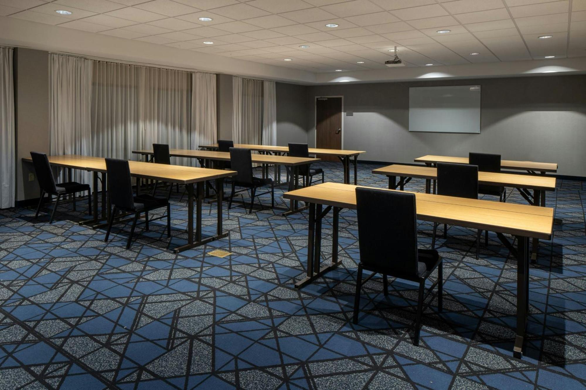 Courtyard By Marriott Jackson Airport/Pearl Hotell Exteriör bild