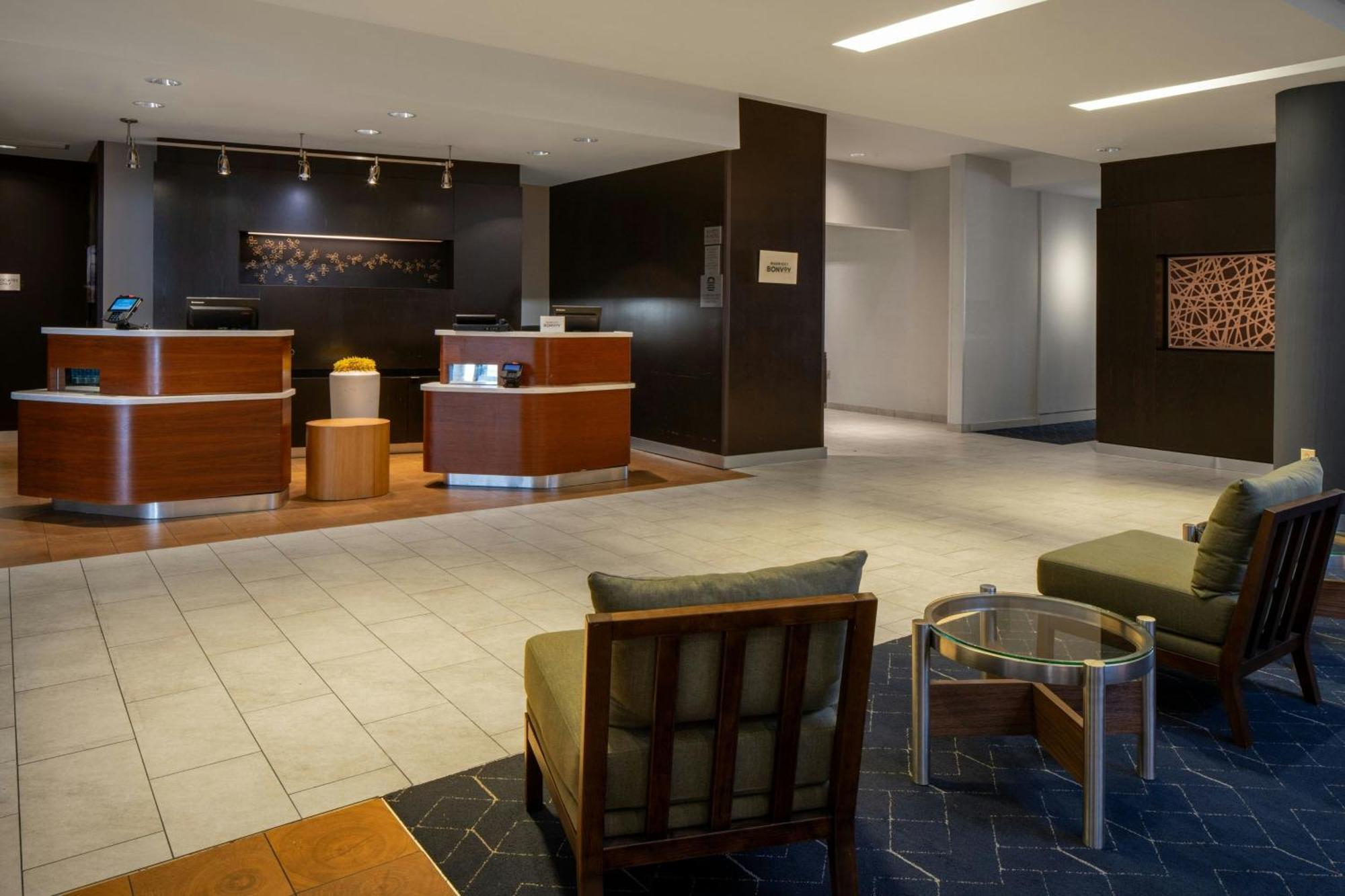 Courtyard By Marriott Jackson Airport/Pearl Hotell Exteriör bild