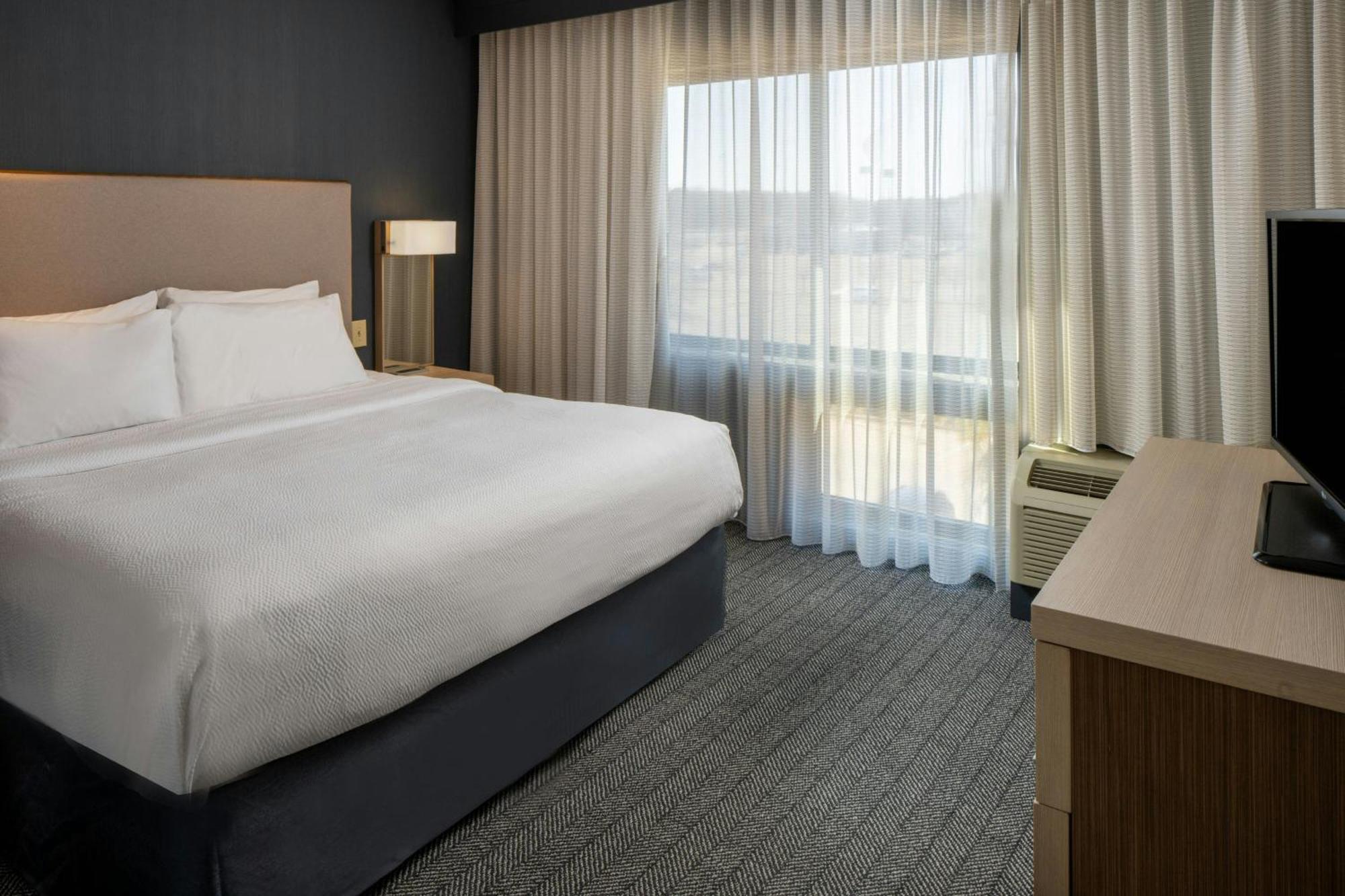 Courtyard By Marriott Jackson Airport/Pearl Hotell Exteriör bild