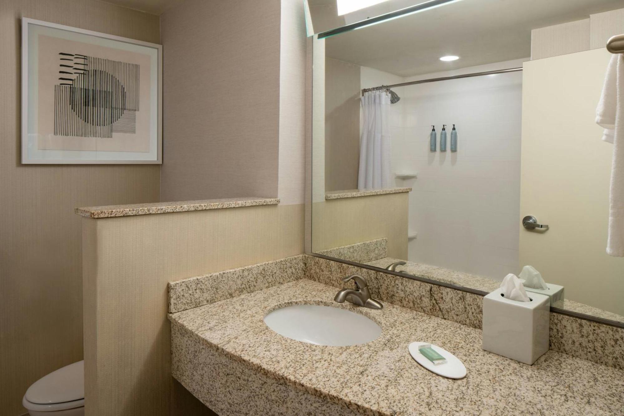 Courtyard By Marriott Jackson Airport/Pearl Hotell Exteriör bild