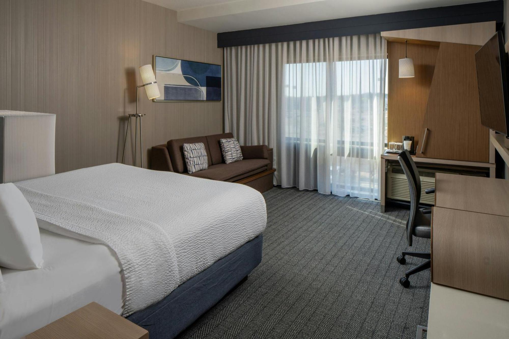 Courtyard By Marriott Jackson Airport/Pearl Hotell Exteriör bild