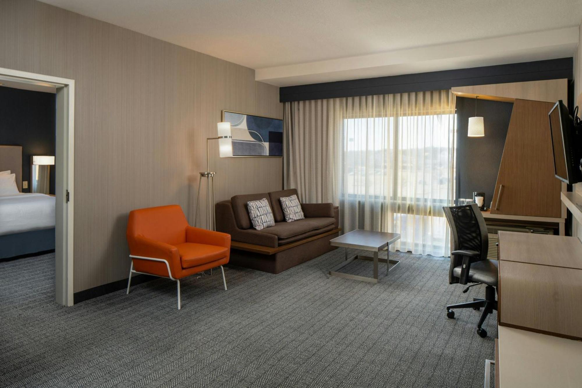 Courtyard By Marriott Jackson Airport/Pearl Hotell Exteriör bild