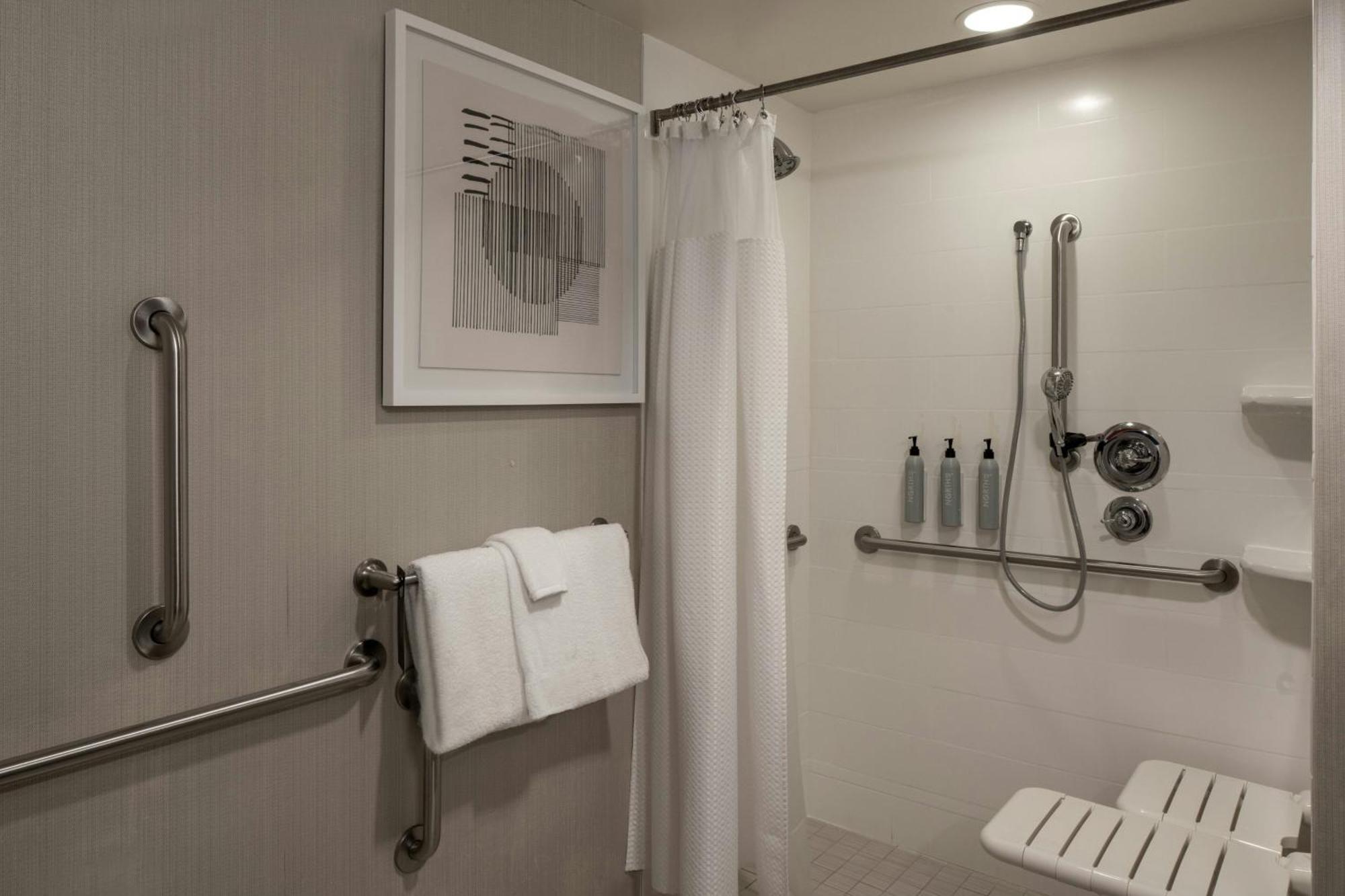 Courtyard By Marriott Jackson Airport/Pearl Hotell Exteriör bild